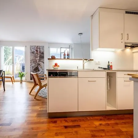 Exklusive Terrassenwohnung Mit Jacuzzi & Panorama