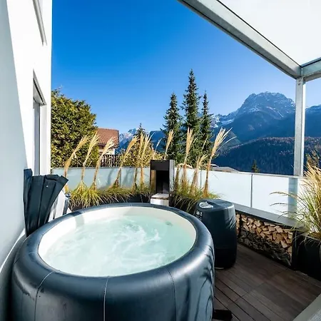 Exklusive Terrassenwohnung Mit Jacuzzi & Panorama