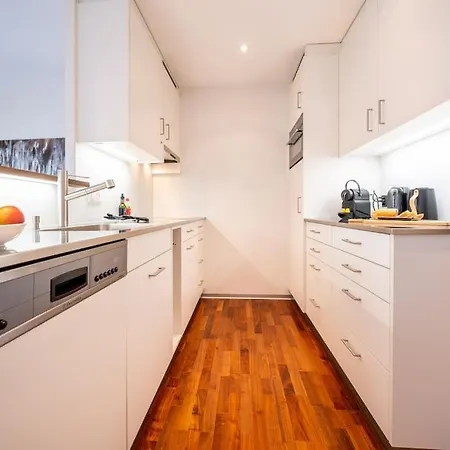 Exklusive Terrassenwohnung Mit Jacuzzi & Panorama