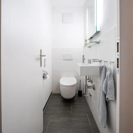 Exklusive Terrassenwohnung Mit Jacuzzi & Panorama
