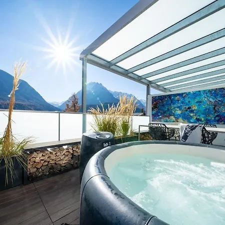 Casa de Férias Exklusive Terrassenwohnung Mit Jacuzzi & Panorama Scuol