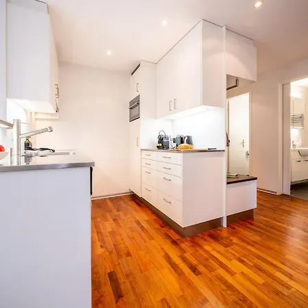 Casa de Férias Exklusive Terrassenwohnung Mit Jacuzzi & Panorama *